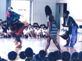 民族舞踊団　タレイ